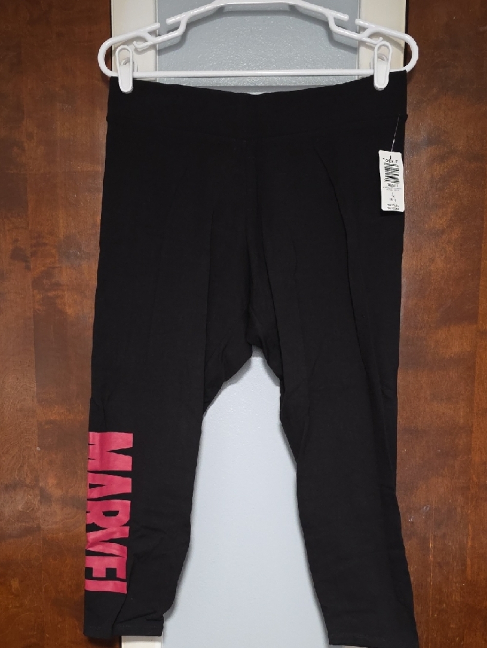 NWT SIZE 1 Torrid Black Crop Leggings with 4D Marvel Logo No Pockets